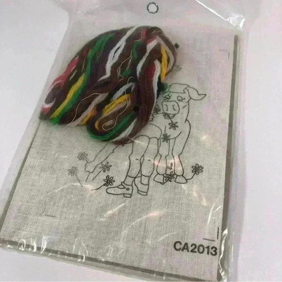 New old stock! Early  70s Broderie Fun-time Sitchery Kit “Pickin Flowers” - Picture 5 of 5